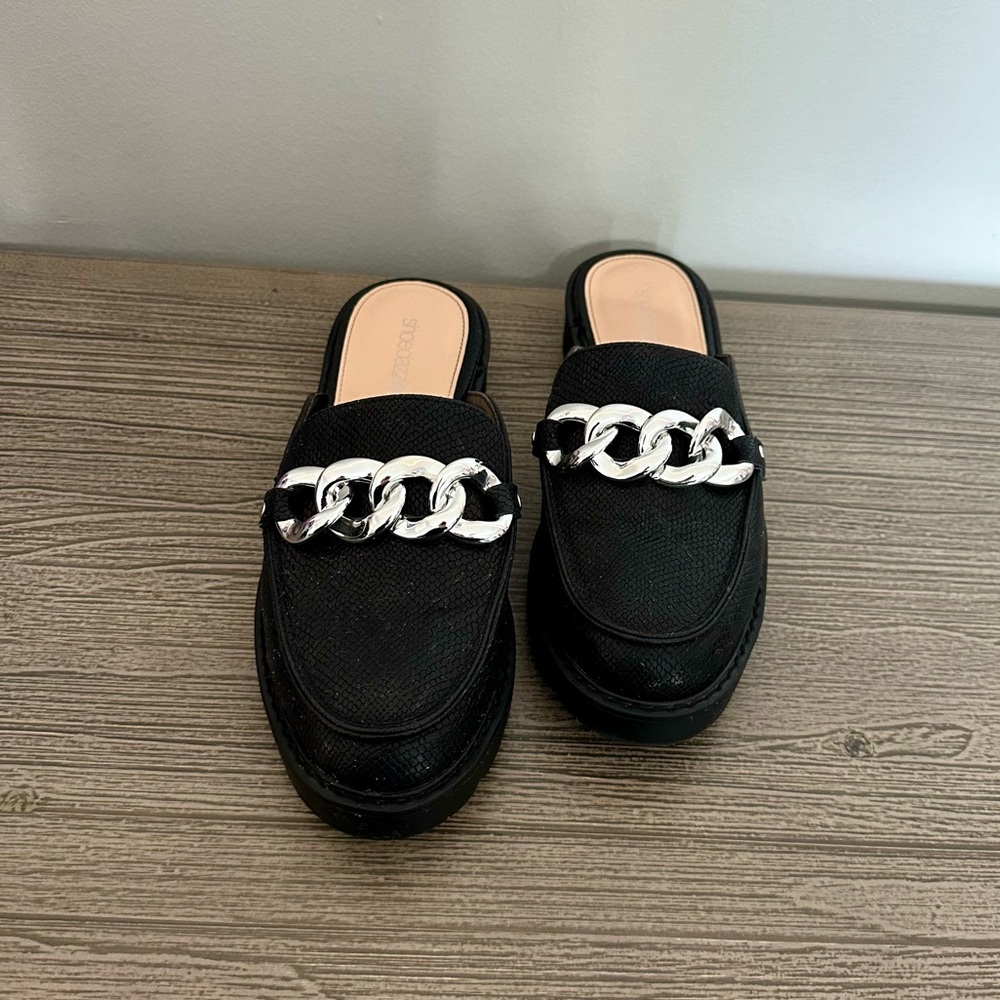 ShoeDazzle Women’s Jonna Black Snakeskin Slip-On Clogs. Size 7.5. NWOT!